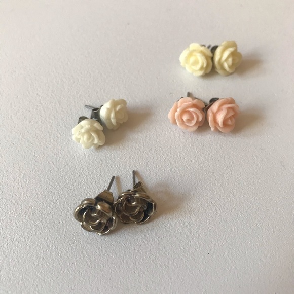 💕2/$15 Rose stud earring bundle!! - Picture 2 of 3